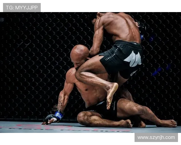 荷兰猛将克罗马首回合飞膝 KO 阿塞拜疆选手拉贾布扎德(1)